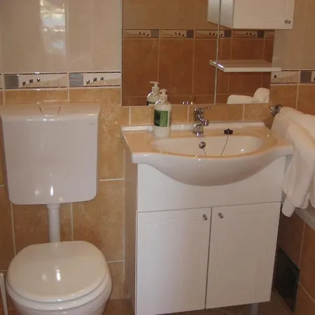 Rozic בית הארחה קאבטאט