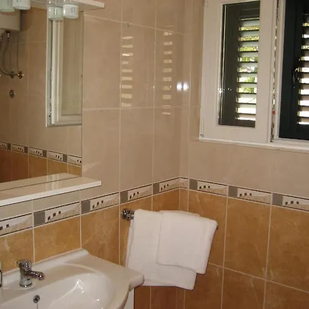 בית הארחה Rozic 4*